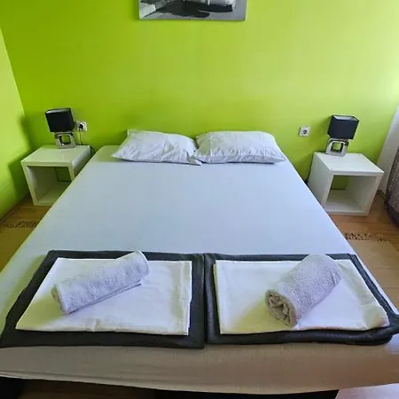 Center Luxury
